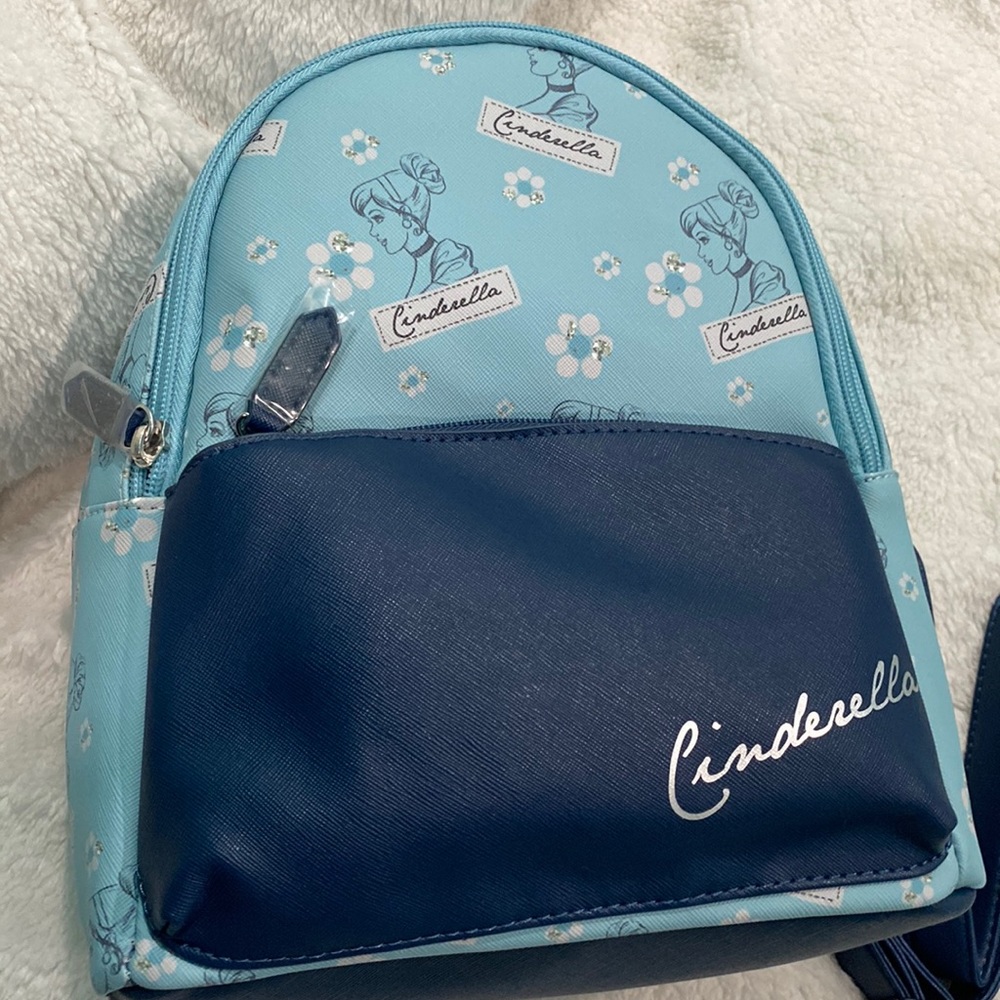 🆕Danielle Nicole Disney “Cinderella” Backpack, Blue